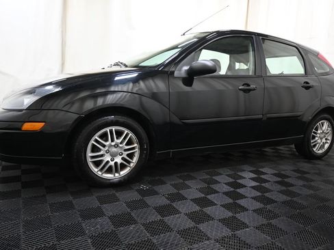 Used 2003 Ford Focus ZX5 Hatchback FWD image 5