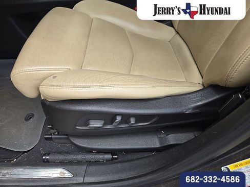 Used 2017 Cadillac XT5 Luxury w/ Driver Awareness Package FWD image 7