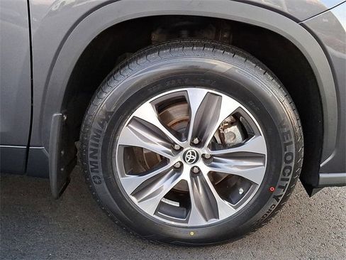 Certified 2023 Toyota Highlander XLE image 12