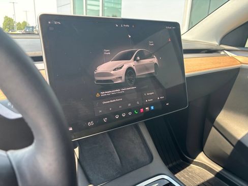 Used 2023 Tesla Model Y Performance AWD/4WD image 7