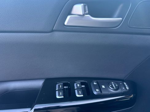 Used 2020 Kia Sportage EX image 12