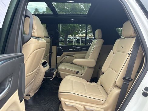 Certified 2022 Cadillac Escalade Premium Luxury AWD/4WD image 15