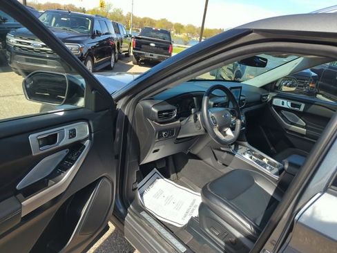 Certified 2023 Ford Explorer Limited w/ Limited Technology Package AWD/4WD image 9