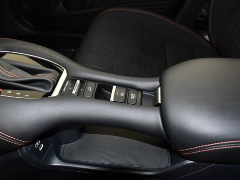 Certified 2025 Honda HR-V Sport image 31