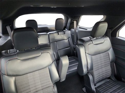 Used 2025 Ford Explorer ST-Line image 18