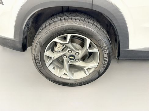 Used 2024 Chevrolet Trax LT FWD image 11