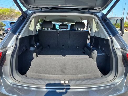 Certified 2024 Volkswagen Tiguan SE FWD image 12