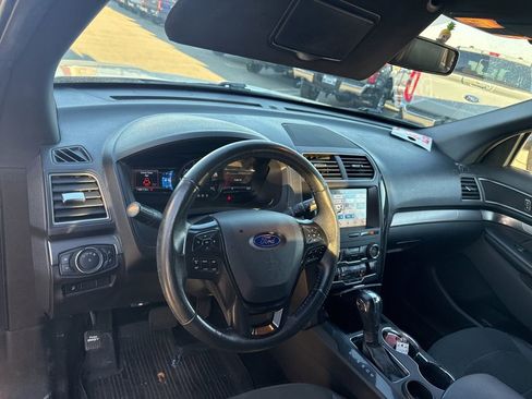 Used 2019 Ford Explorer XLT w/ Equipment Group 202A image 8