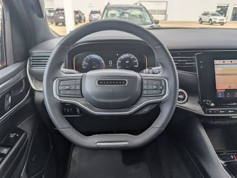Used 2024 Jeep Wagoneer L Series II RWD image 21