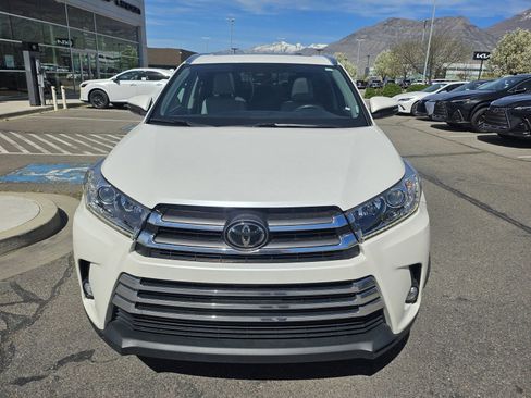 Used 2017 Toyota Highlander Limited image 2