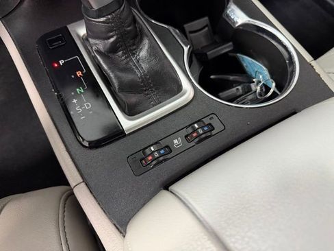 Used 2018 Toyota Highlander Limited AWD/4WD image 18