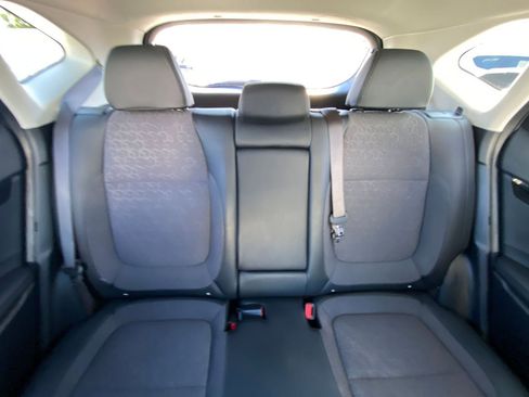 Used 2025 Kia Seltos S image 38