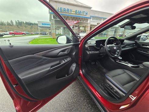 Used 2024 Buick Envista Sport Touring image 16