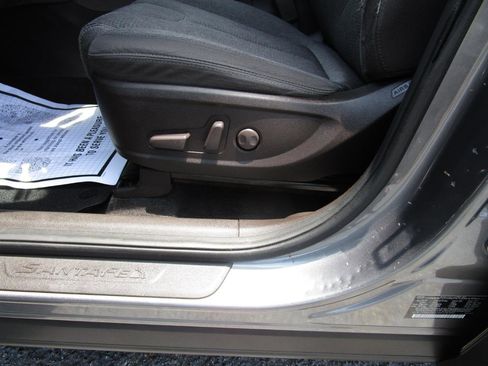 Used 2019 Hyundai Santa Fe SEL FWD image 19
