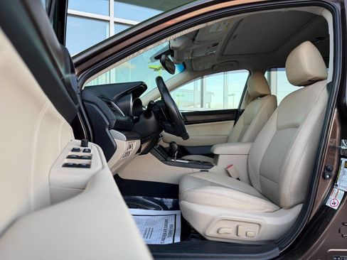 Used 2019 Subaru Outback 2.5i Limited w/ Popular Package #2 image 11