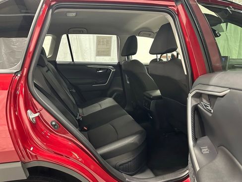 Used 2025 Toyota RAV4 XLE AWD/4WD image 49