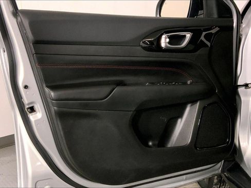 Used 2024 Jeep Compass Trailhawk image 24