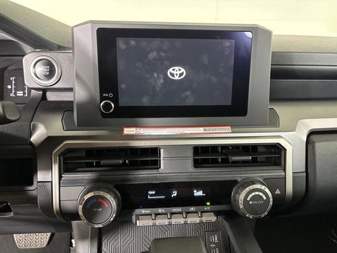 Used 2025 Toyota 4Runner SR5 AWD/4WD image 18