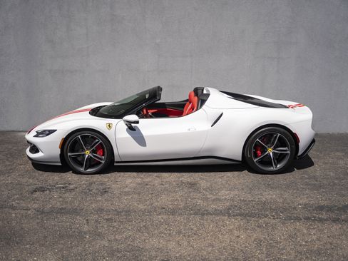 Used 2025 Ferrari 296 GTS RWD image 3