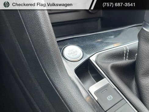Certified 2025 Volkswagen Taos SE FWD image 40