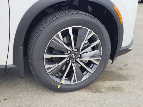 New 2026 INFINITI QX60 Luxe w/ Family Package image 17