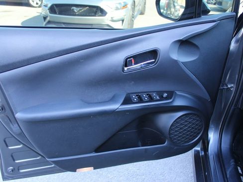 Used 2017 Toyota Prius Two w/ Prius Two Safety Plus Package FWD image 11