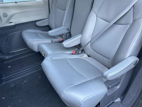 Used 2021 Toyota Sienna XLE FWD image 7