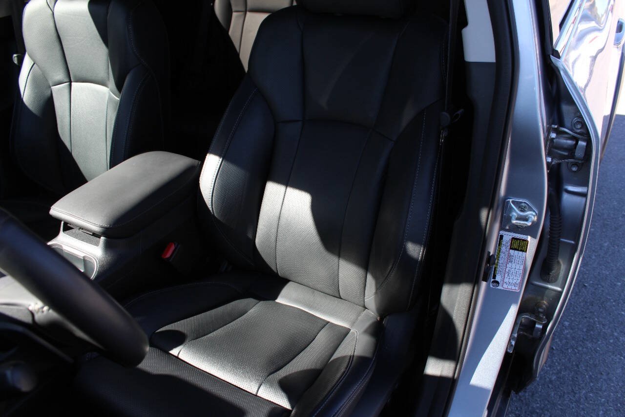 Used 2024 Subaru Outback Touring XT AWD/4WD image 3