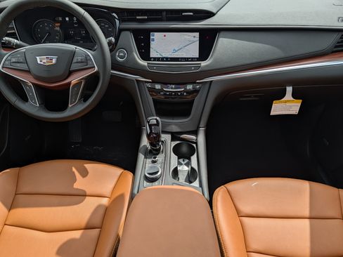 Used 2026 Cadillac XT5 Premium Luxury w/ LPO, Floor Liner Package AWD/4WD image 8