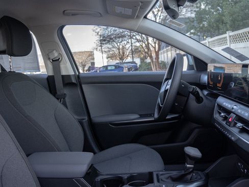 New 2025 Kia K4 LXS image 39