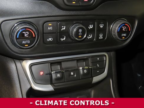 Used 2023 GMC Terrain SLE w/ Driver Convenience Package image 20