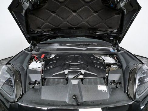 Certified 2024 Porsche Cayenne Coupe image 38