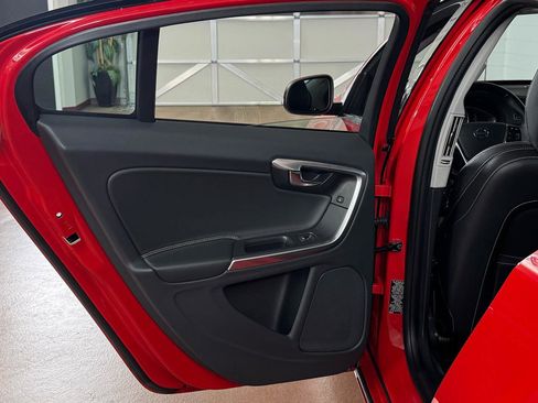 Used 2018 Volvo S60 T5 Dynamic image 30