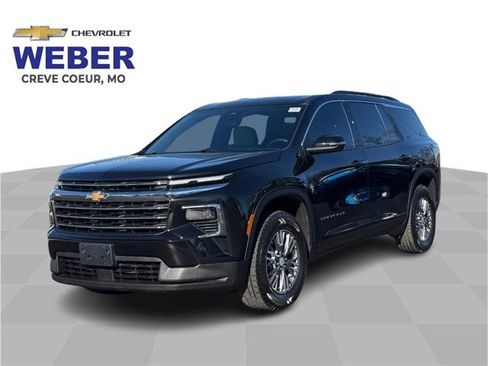 Used 2024 Chevrolet Traverse LT image 1