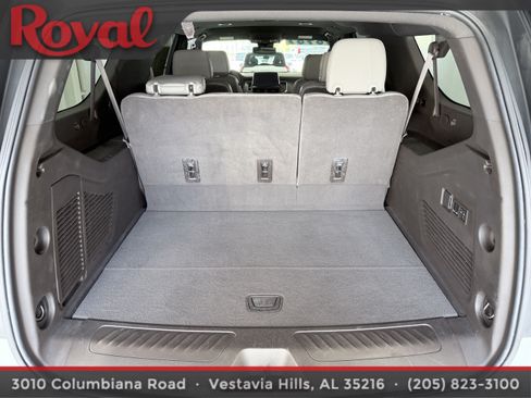 Used 2024 GMC Yukon XL SLT w/ SLT Luxury Package RWD image 19