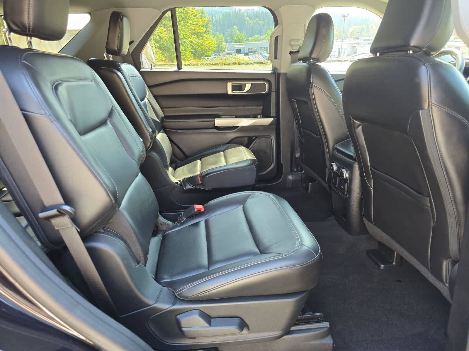 Used 2021 Ford Explorer XLT w/ Equipment Group 202A AWD/4WD image 26