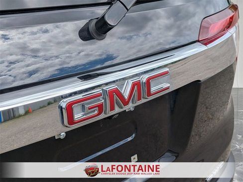 Used 2023 GMC Acadia SLE w/ Driver Convenience Package image 9