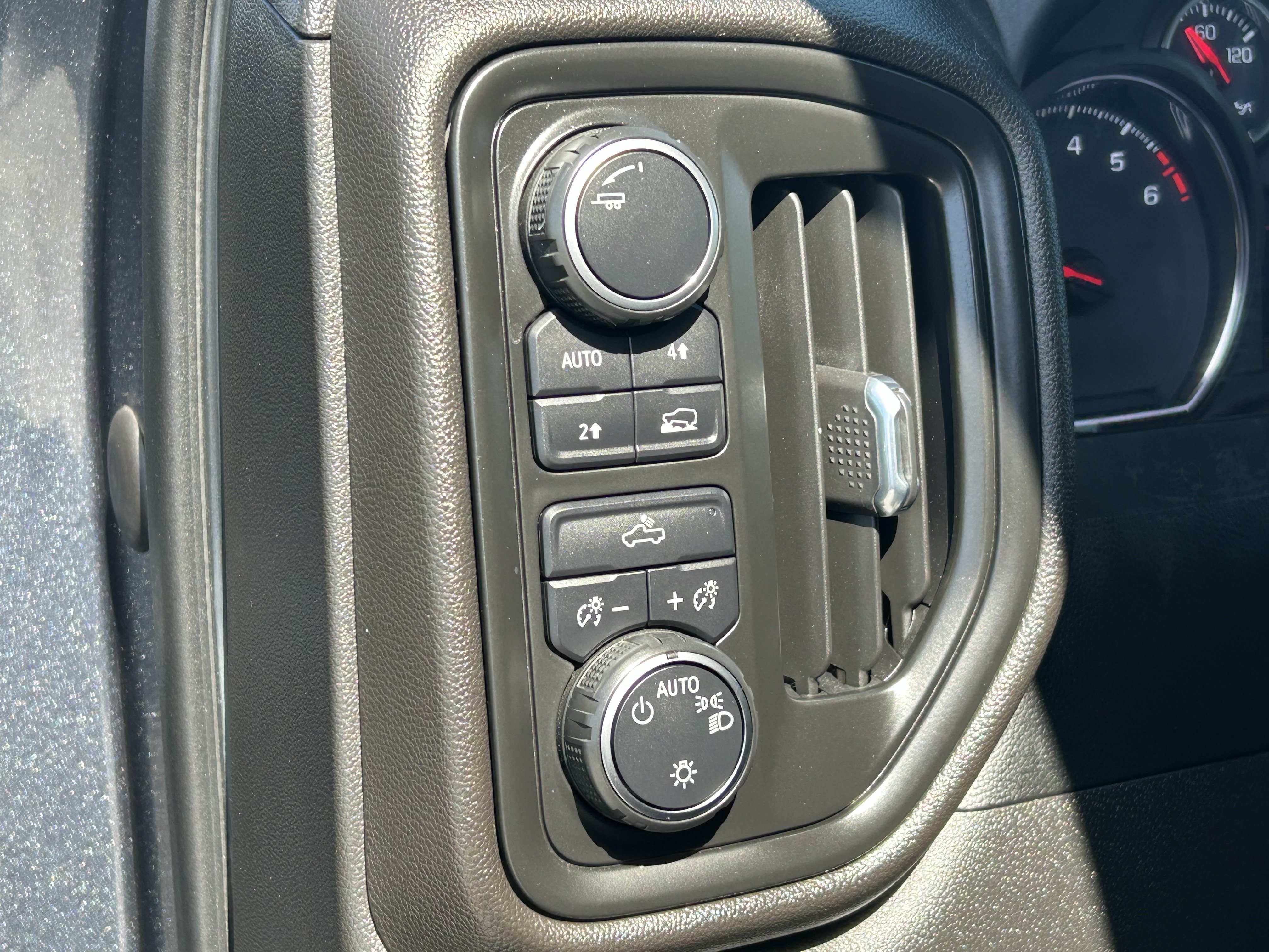 Used 2022 Chevrolet Silverado 1500 Custom w/ Safety Confidence Package AWD/4WD image 20