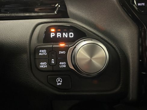 Used 2025 RAM 1500 Laramie w/ Advanced Safety Group II AWD/4WD image 18
