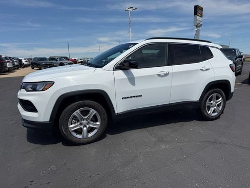 Used 2024 Jeep Compass Latitude AWD/4WD image 5