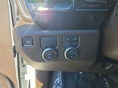 Used 2025 GMC Sierra 1500 SLT RWD image 22