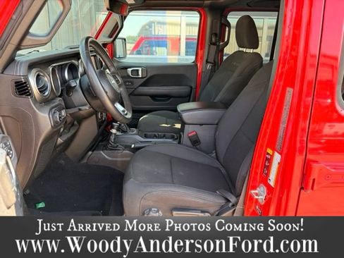 Used 2023 Jeep Gladiator Overland AWD/4WD image 10