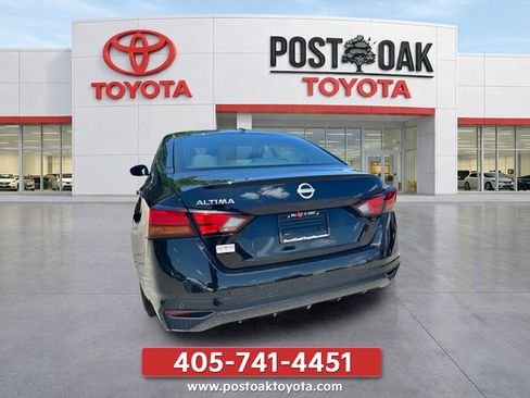 Used 2025 Nissan Altima 2.5 SV FWD image 4
