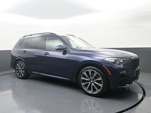 Used 2022 BMW X7 xDrive40i w/ M Sport Package AWD/4WD image 3
