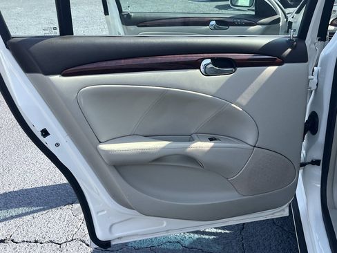 Used 2009 Buick Lucerne CXL FWD image 12