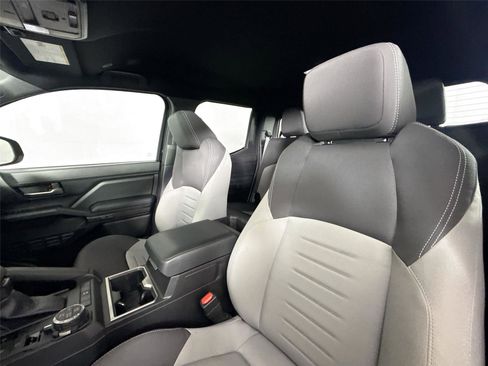 Used 2024 Toyota Tacoma TRD Off-Road w/ TRD Off Road Upgrade Package image 3