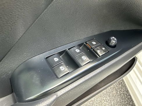 Used 2020 Toyota Camry SE FWD image 22