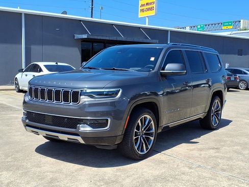 Used 2022 Jeep Wagoneer Series III w/ Premium Group I AWD/4WD image 3