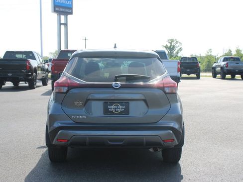 Used 2021 Nissan Kicks S image 8