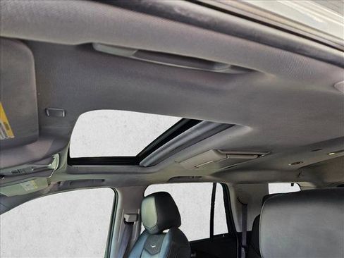 Used 2017 Cadillac Escalade Luxury image 17